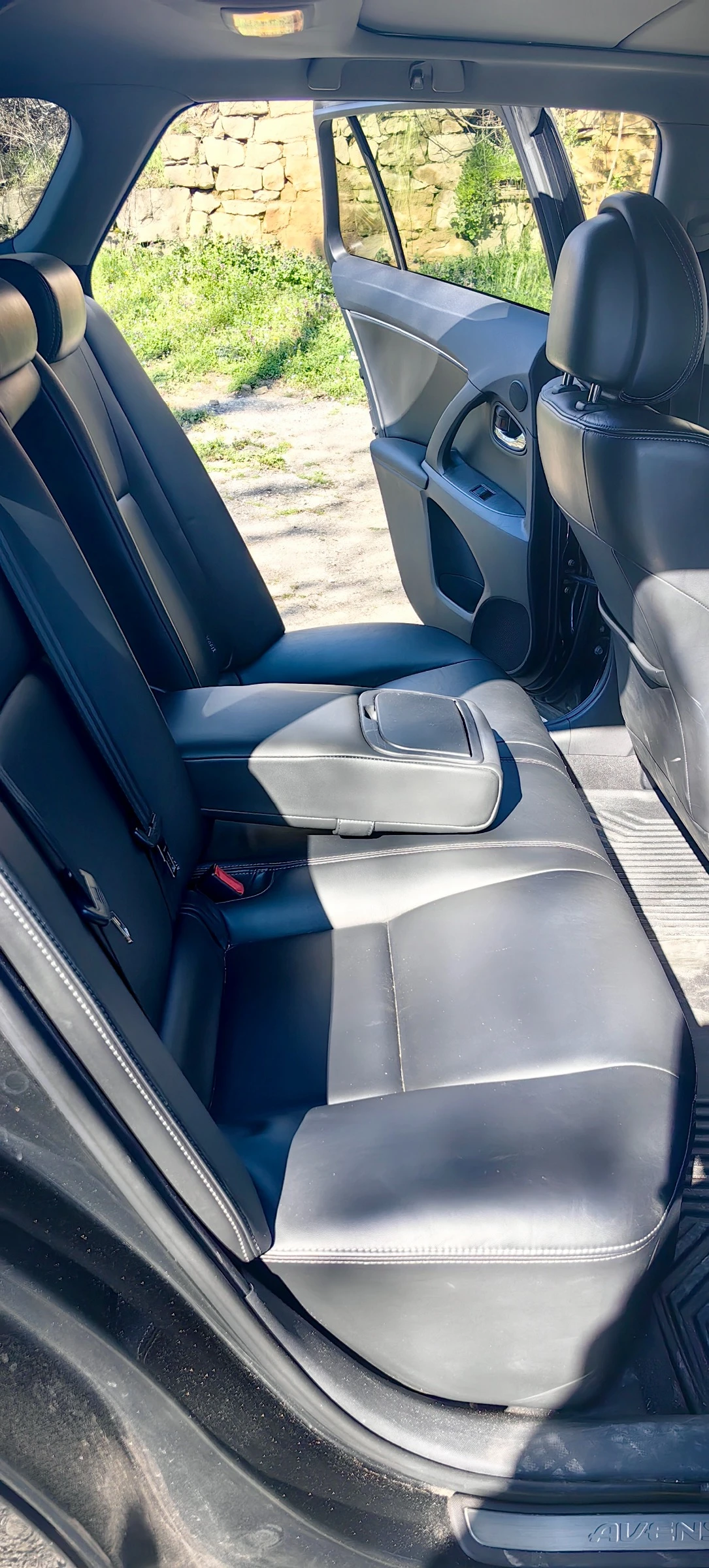 Toyota Avensis 2.0, снимка 11 - Автомобили и джипове - 54193383