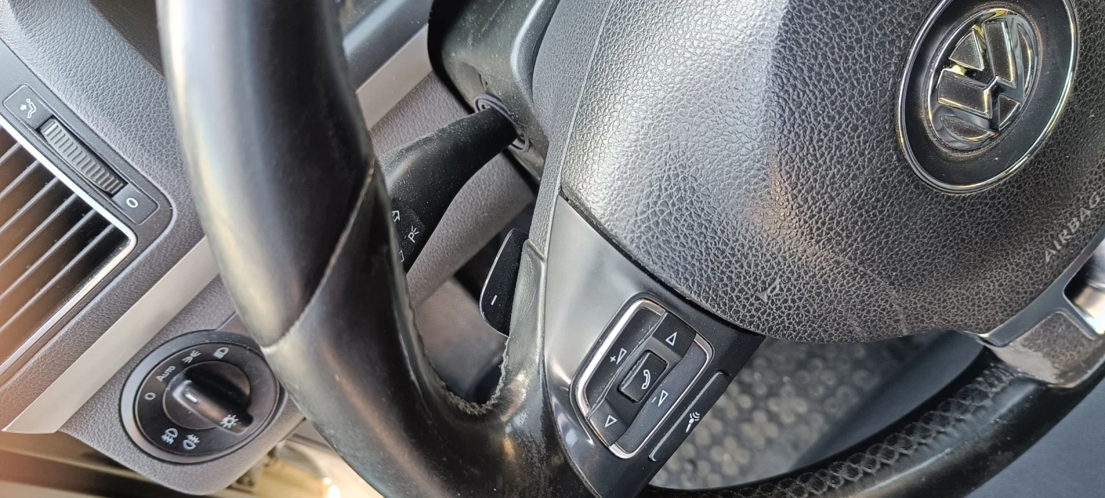 VW Touran, снимка 5 - Автомобили и джипове - 54346576