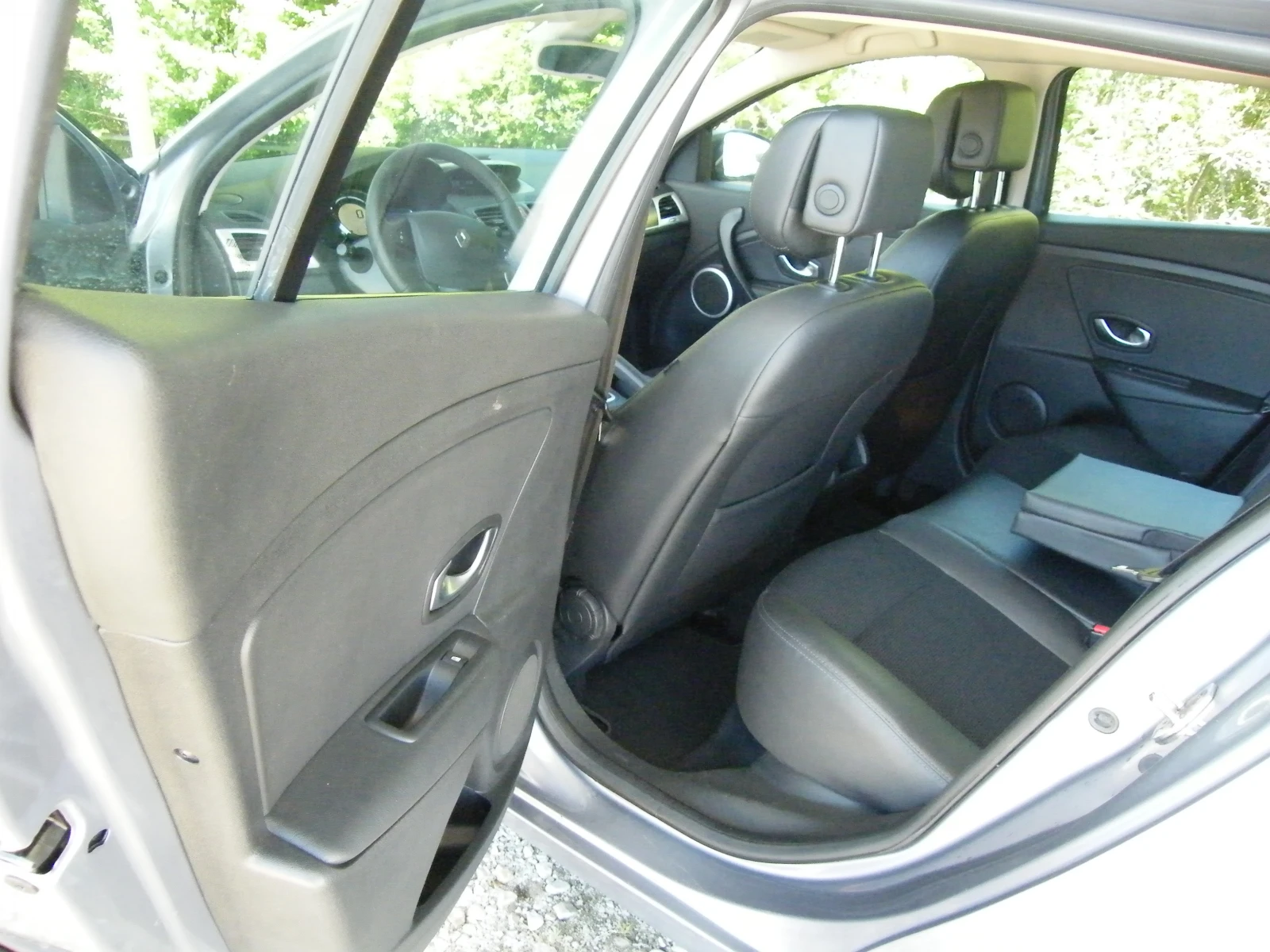Renault Megane 1.5 TDCI, снимка 9 - Автомобили и джипове - 54414605
