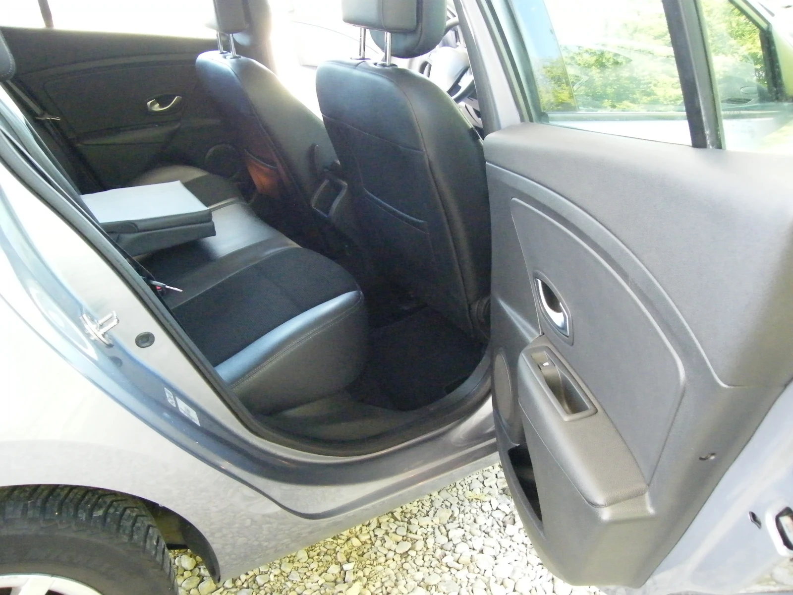 Renault Megane 1.5 TDCI, снимка 11 - Автомобили и джипове - 54414605