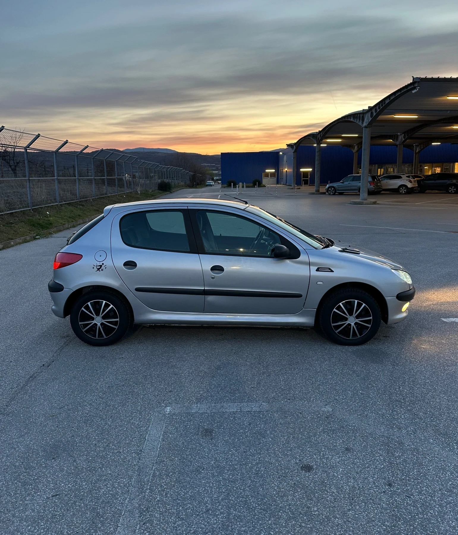 Peugeot 206 1100, снимка 4 - Автомобили и джипове - 54617944