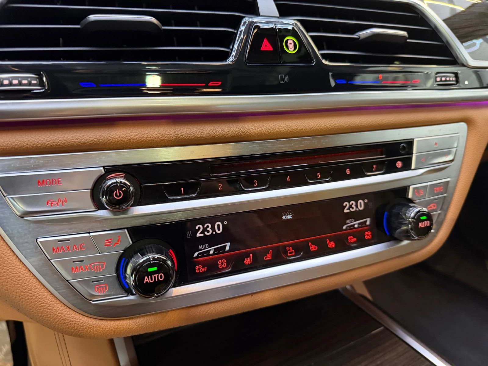 BMW 750 i xDrive * FULL Екстри * HARMAN/KARDON * HEAD UP *, снимка 12 - Автомобили и джипове - 54867884