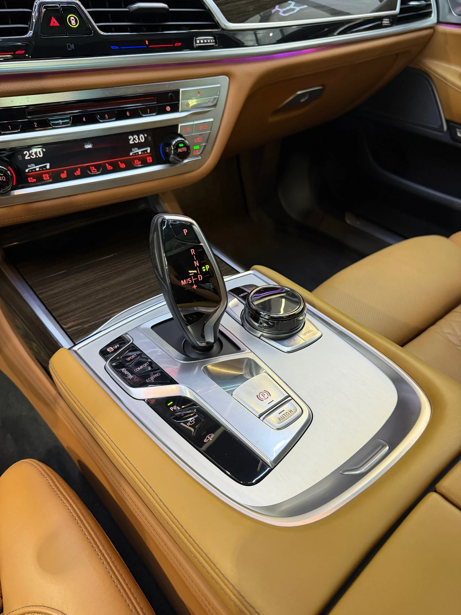BMW 750 i xDrive * FULL Екстри * HARMAN/KARDON * HEAD UP *, снимка 11 - Автомобили и джипове - 54867884