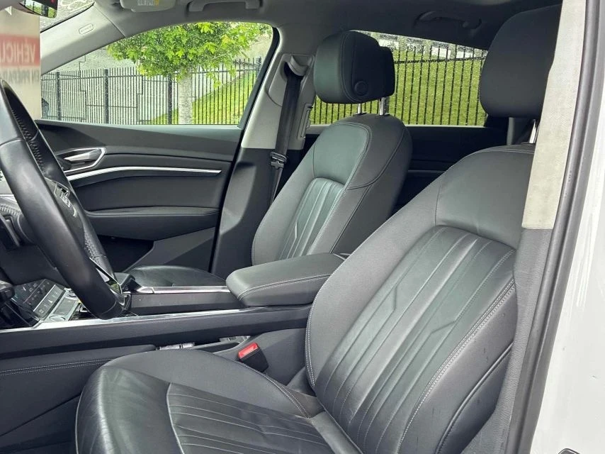 Audi E-Tron Progressiv* Pano* Back cam* Подгрев* , снимка 10 - Автомобили и джипове - 55104241
