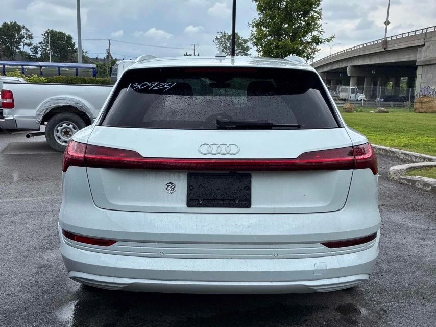 Audi E-Tron Progressiv* Pano* Back cam* Подгрев* , снимка 5 - Автомобили и джипове - 55104241