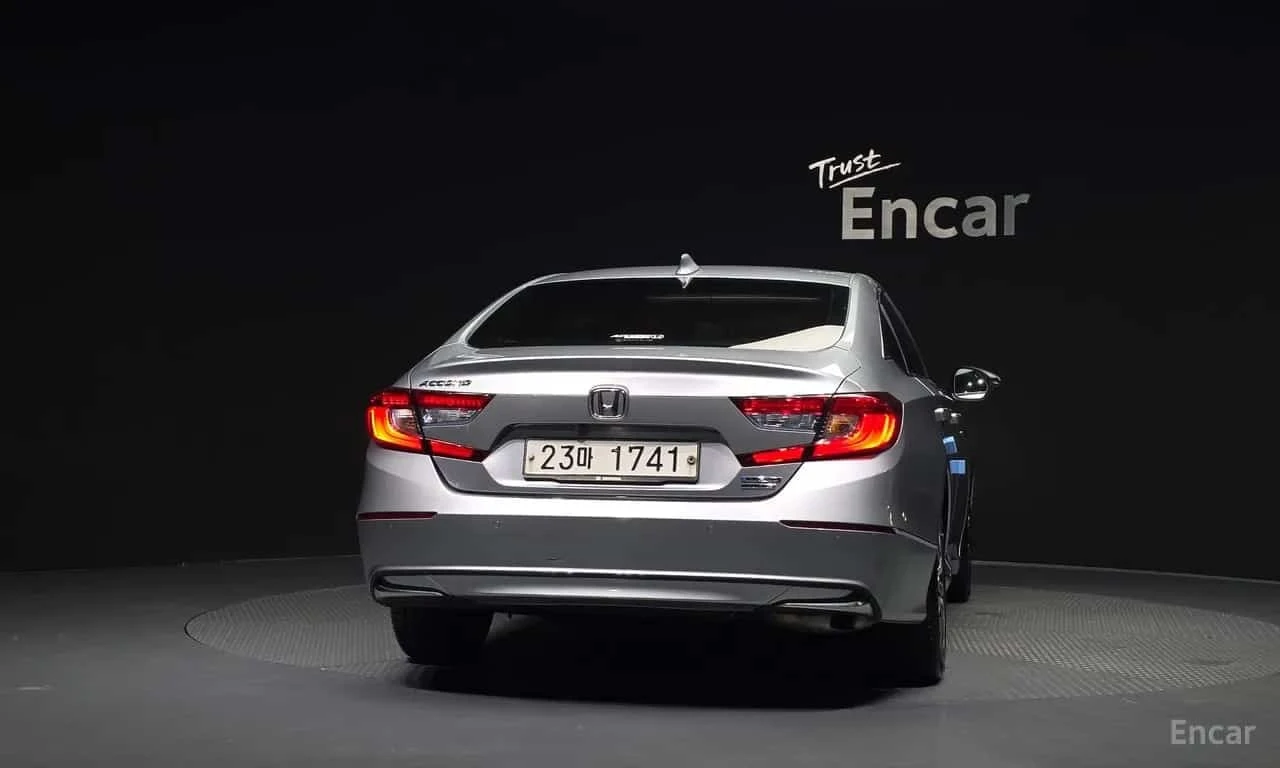 Honda Accord * 2.0 Hybrid Touring * 360 * Head up * , снимка 4 - Автомобили и джипове - 56310585