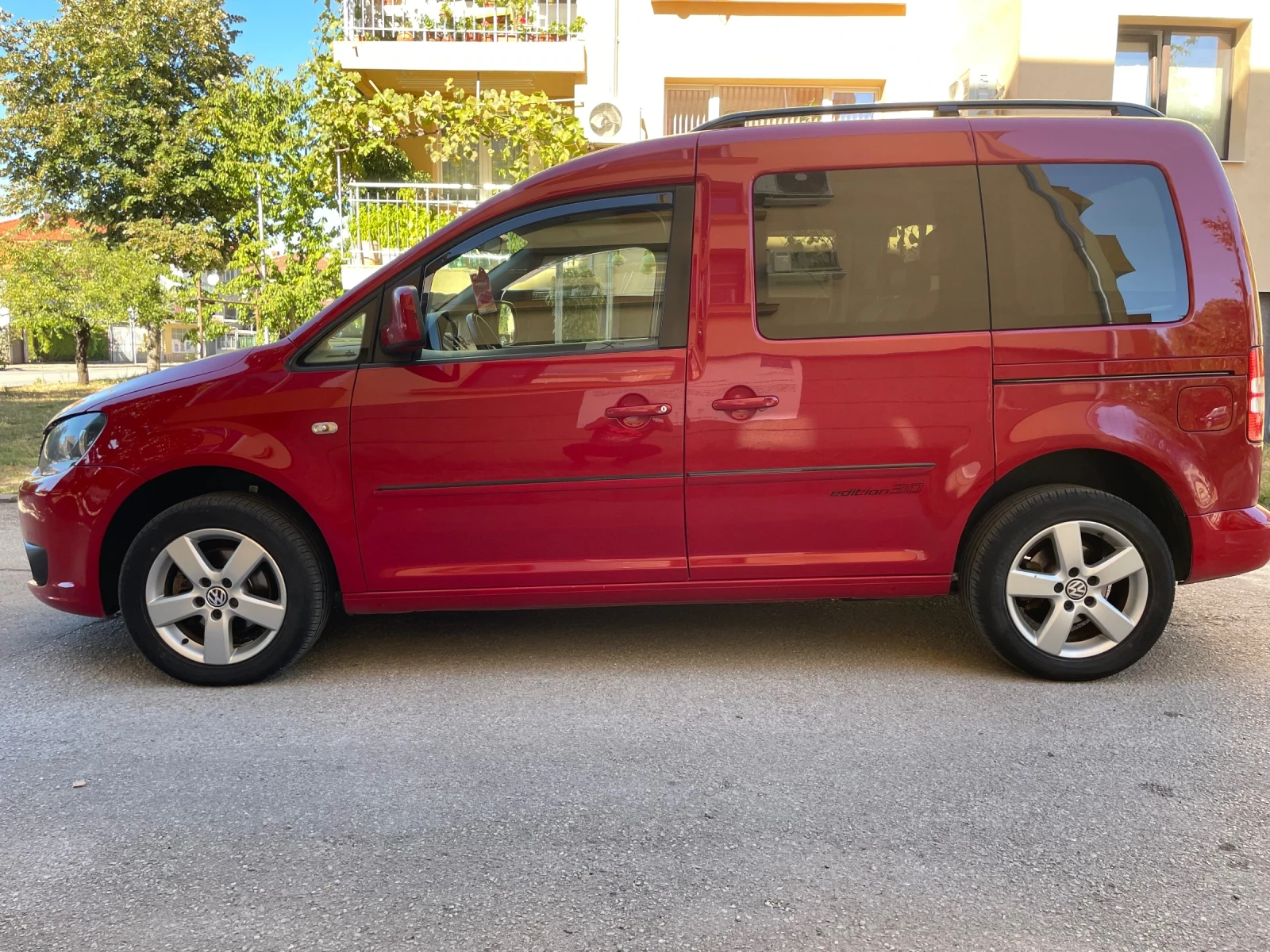 VW Caddy 30 edition, снимка 2 - Автомобили и джипове - 56346907