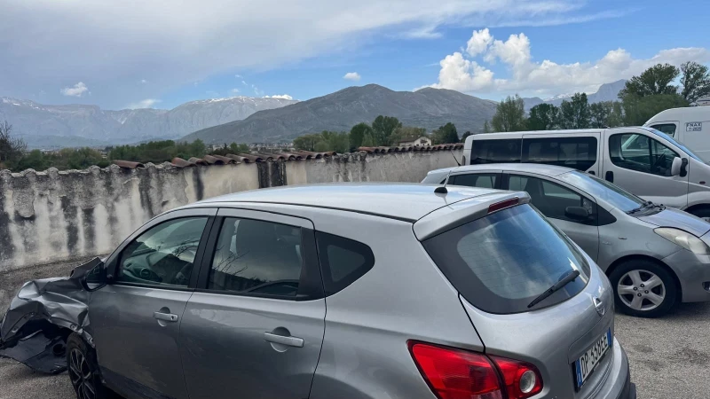 Nissan Qashqai 1.5 dci, снимка 2 - Автомобили и джипове - 52270828