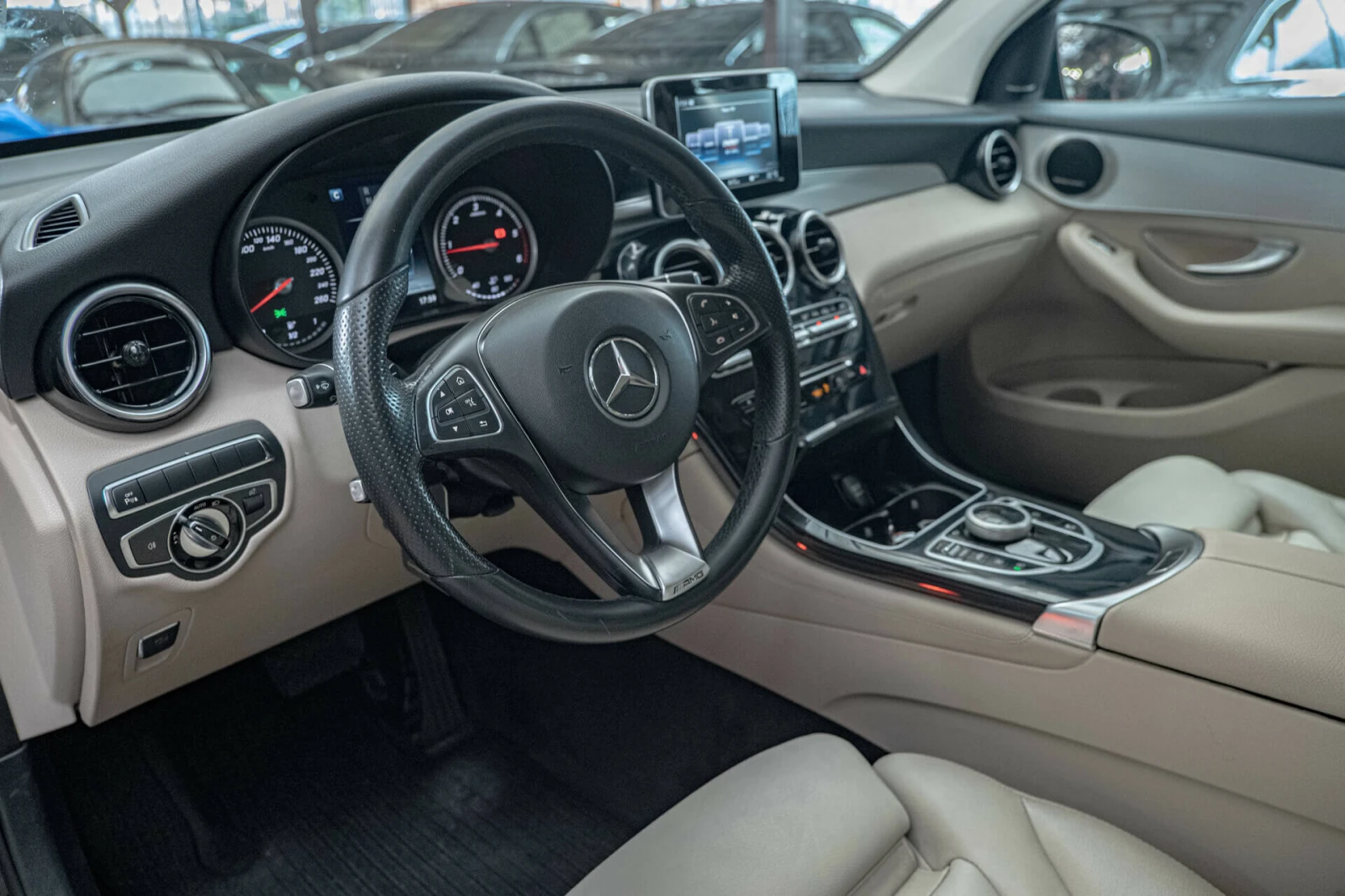Mercedes-Benz GLC 220 AMG/4Matic/Камера/FullLed/Coupe - изображение 7