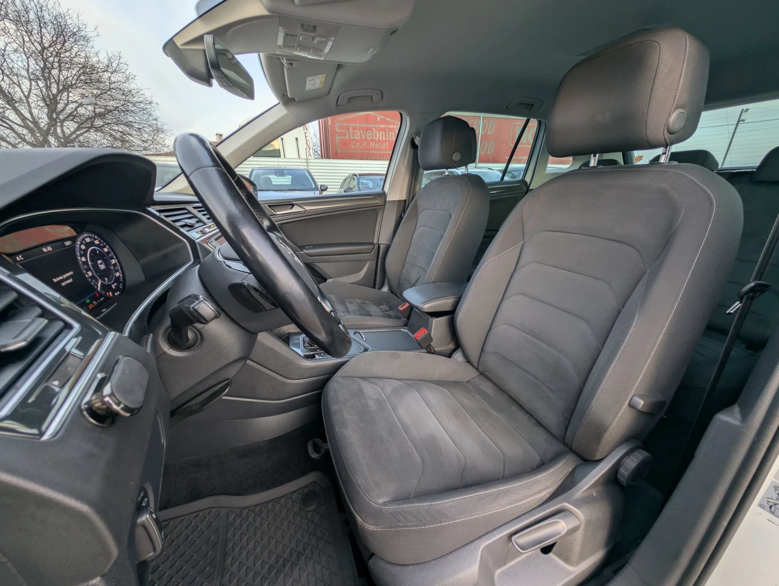 VW Tiguan 2.0TDI* DIGITAL* LED* 150хил.км, снимка 15 - Автомобили и джипове - 53757793