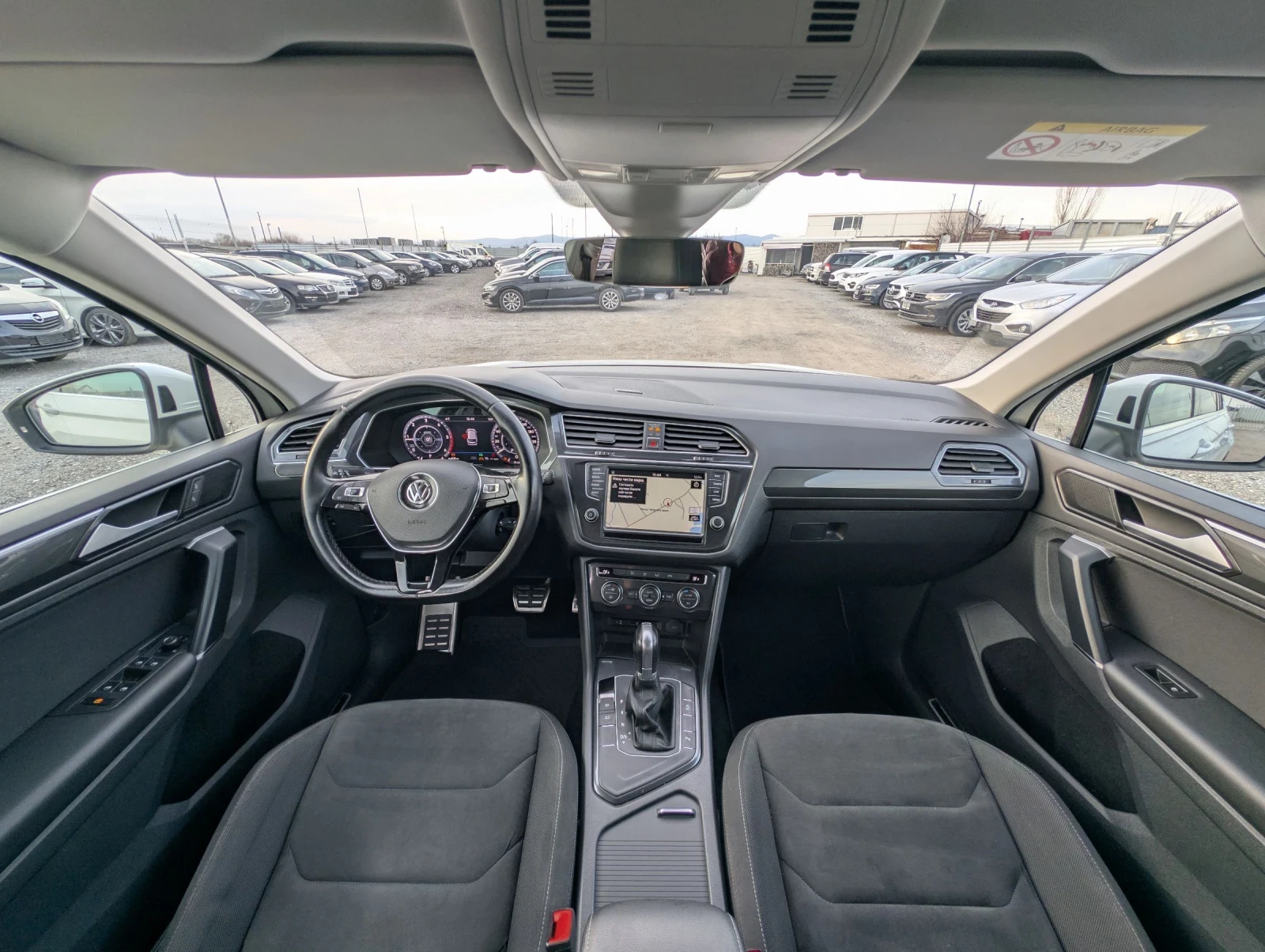 VW Tiguan 2.0TDI* DIGITAL* LED* 150хил.км, снимка 9 - Автомобили и джипове - 53757793