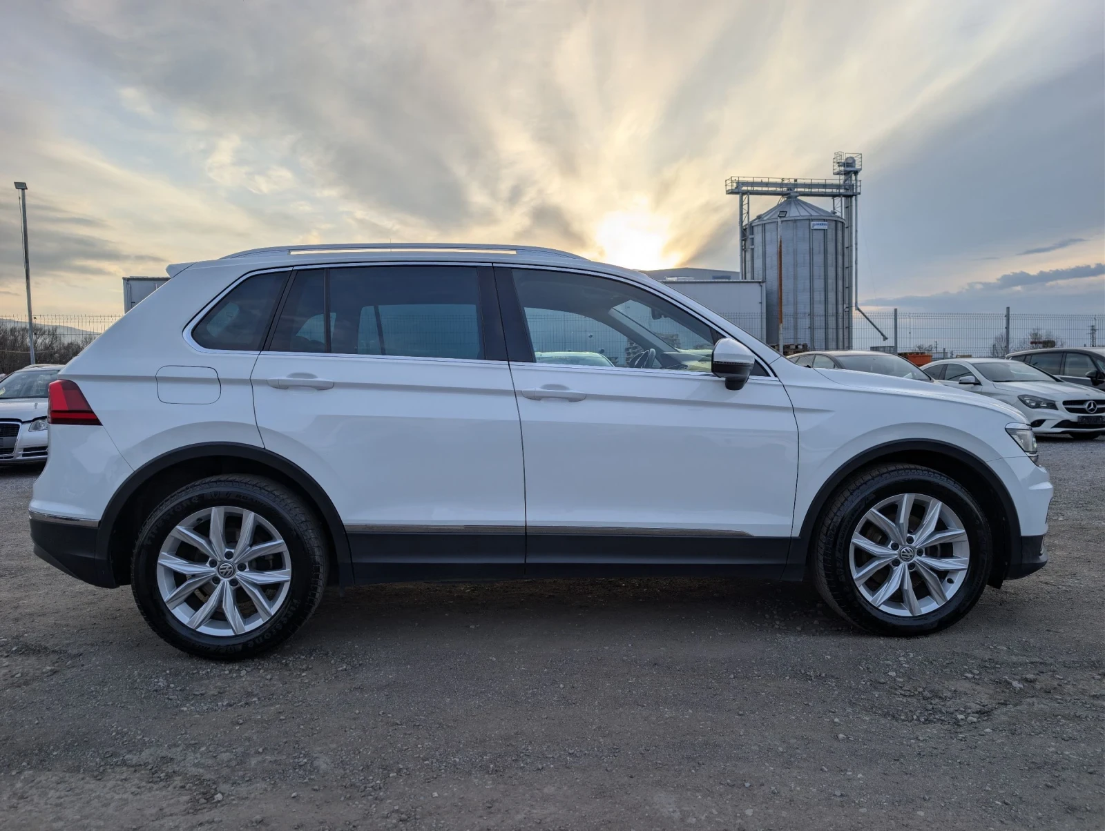 VW Tiguan 2.0TDI* DIGITAL* LED* 150хил.км, снимка 8 - Автомобили и джипове - 53757793