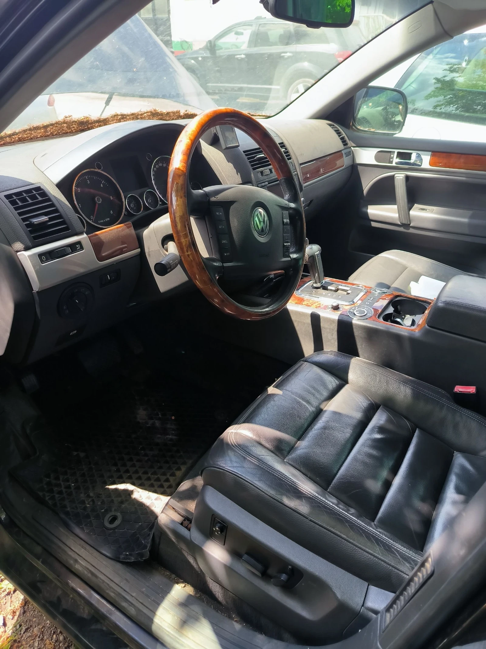 VW Touareg, снимка 8 - Автомобили и джипове - 54415386