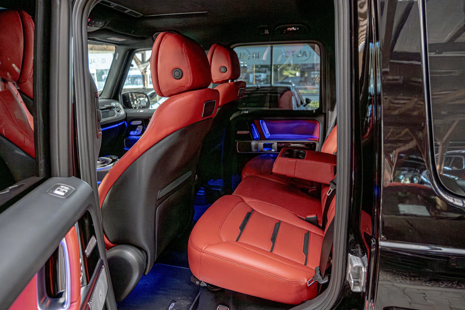 Mercedes-Benz G 63 AMG Exclusive/Burmester/IWC/Камера 360/Шибедах/Алканта, снимка 8 - Автомобили и джипове - 54445409