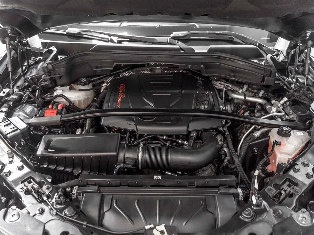 Alfa Romeo Stelvio RED | 4X4 | HARMAN KARDON | MEMORY , снимка 13 - Автомобили и джипове - 54873267