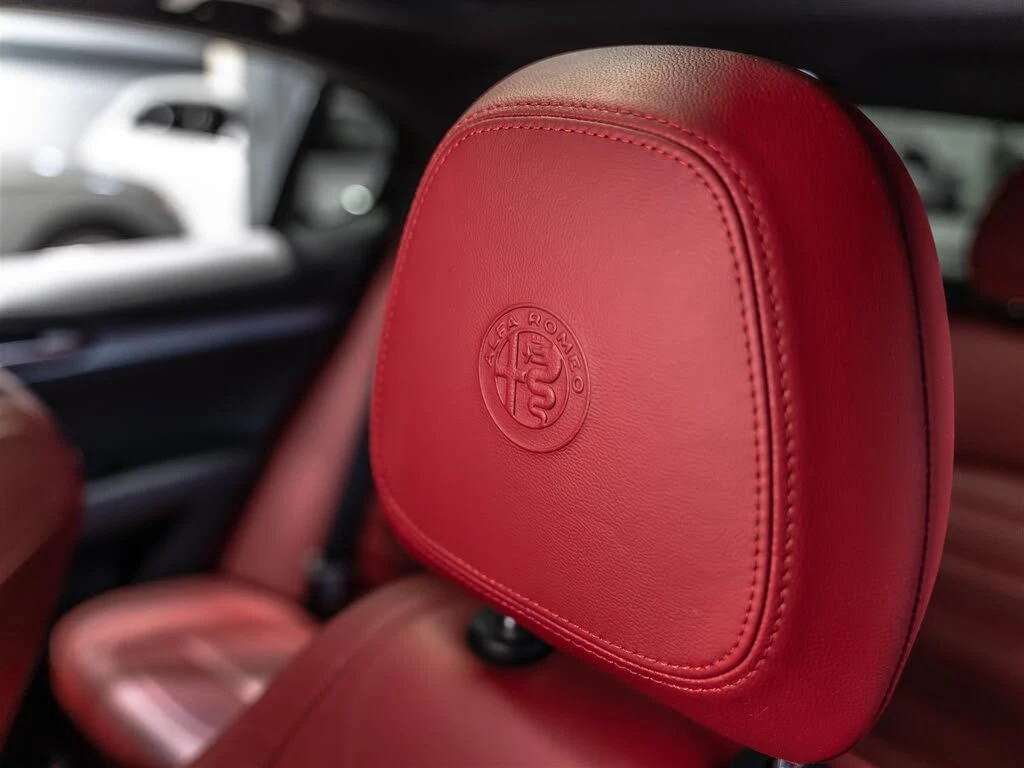Alfa Romeo Stelvio RED | 4X4 | HARMAN KARDON | MEMORY , снимка 14 - Автомобили и джипове - 54873267