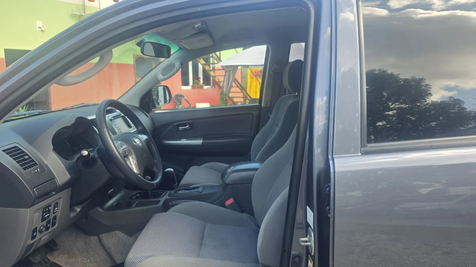 Toyota Hilux 3.0 D4D, снимка 8 - Автомобили и джипове - 55424547