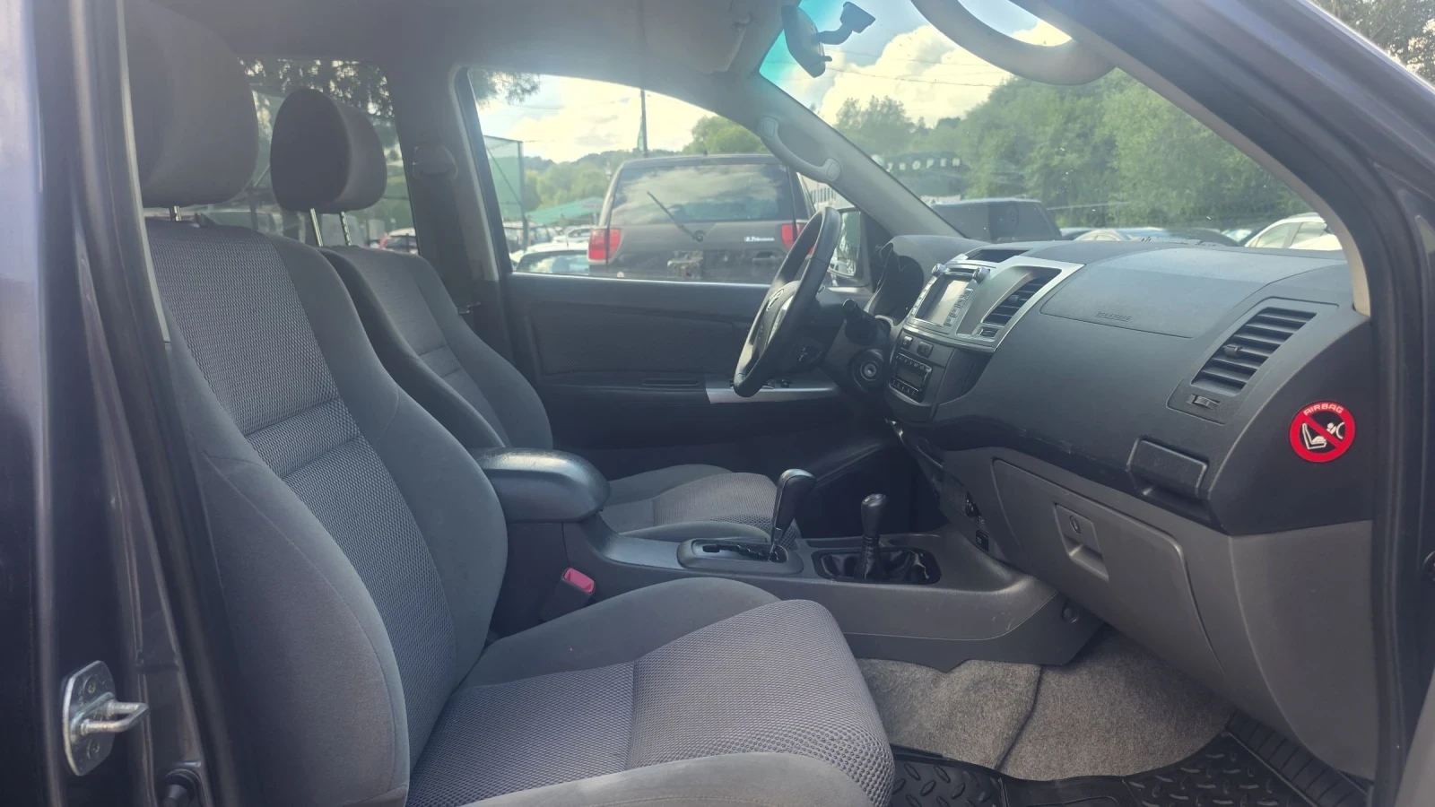 Toyota Hilux 3.0 D4D, снимка 9 - Автомобили и джипове - 55424547