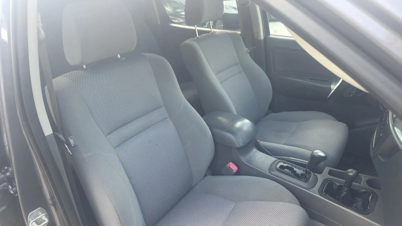 Toyota Hilux 3.0 D4D, снимка 10 - Автомобили и джипове - 55424547