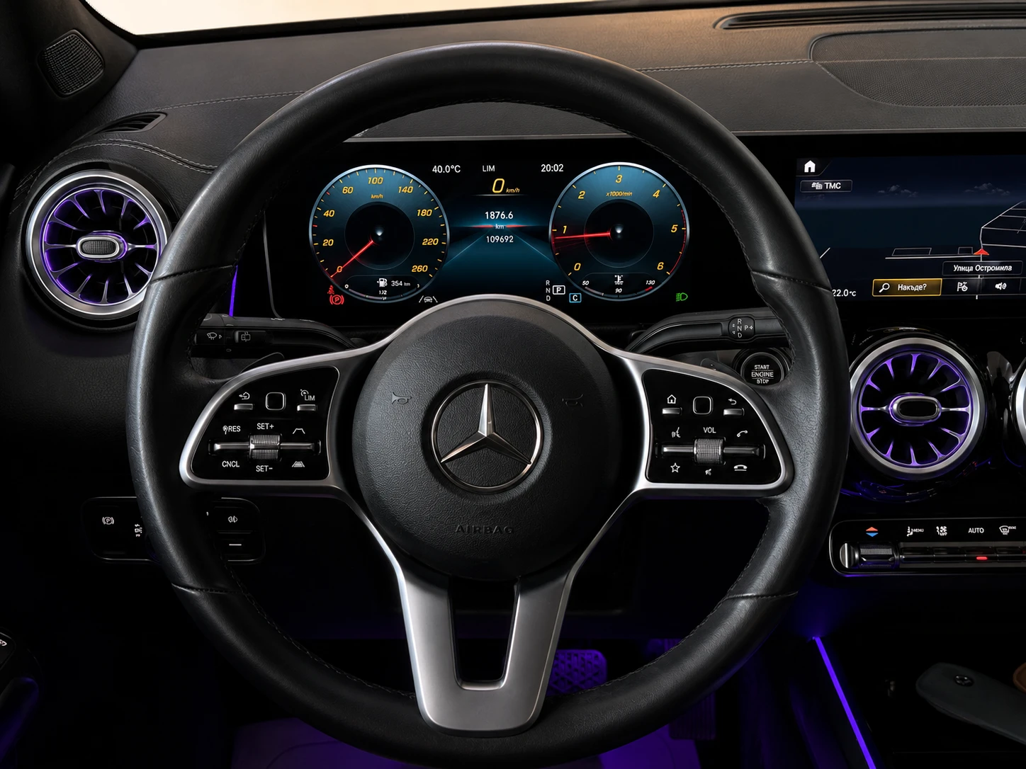 Mercedes-Benz GLB 220 d 4MATIC / DISTRONIC / 360  / PANORAMA / MEMORY / , снимка 12 - Автомобили и джипове - 55586594