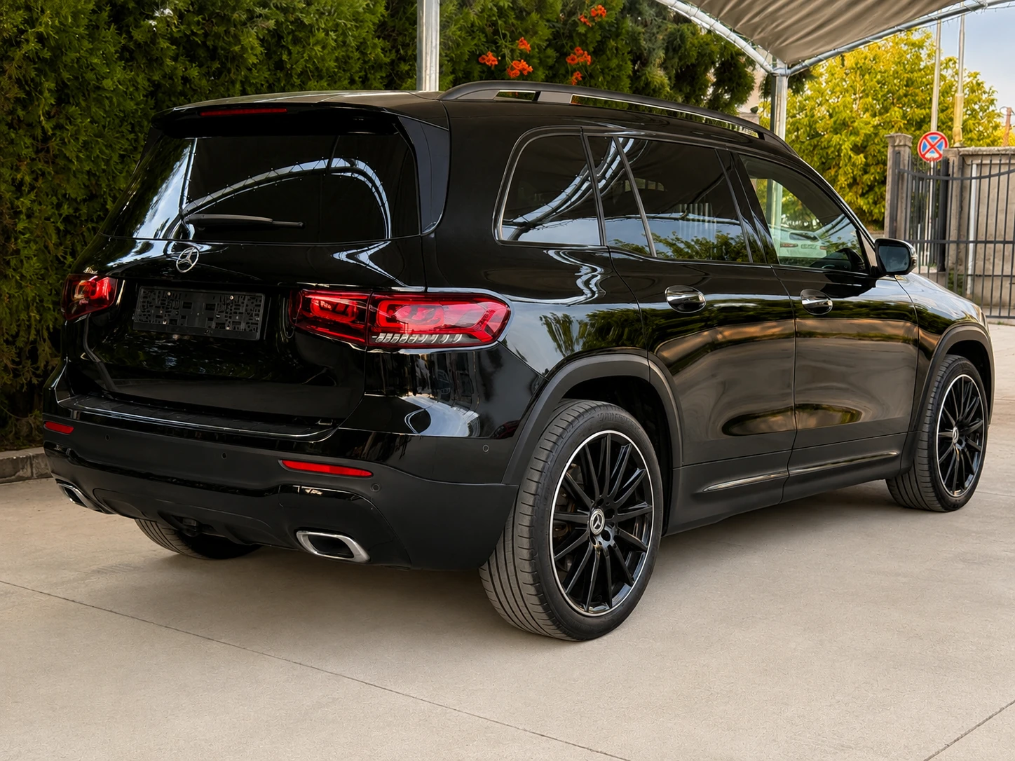 Mercedes-Benz GLB 220 d 4MATIC / DISTRONIC / 360  / PANORAMA / MEMORY / , снимка 4 - Автомобили и джипове - 55586594