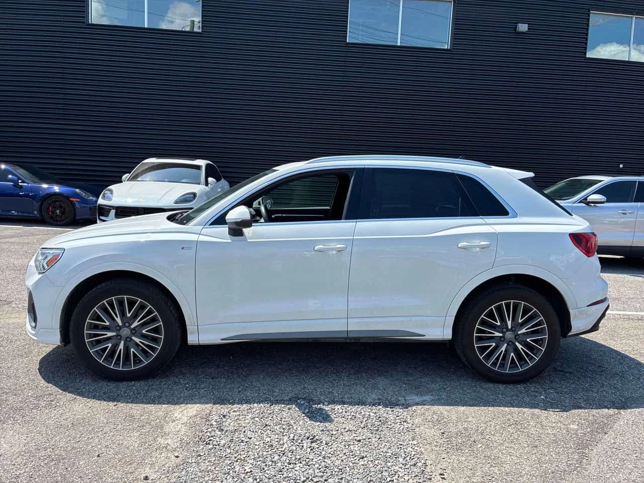 Audi Q3 * Progressiv * CARFAX * ОПЦИЯ ЗА ФИНАНСИРАНЕ, снимка 2 - Автомобили и джипове - 55668272