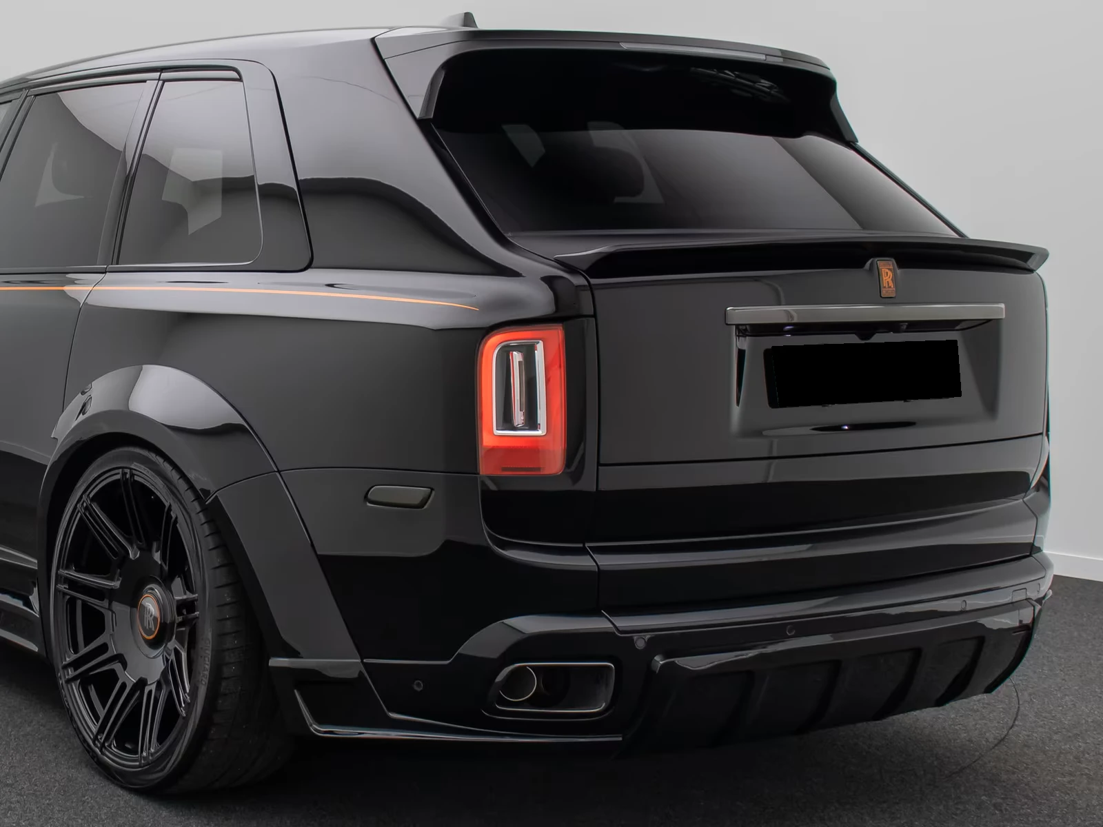 Rolls-Royce Cullinan BLACK BADGE* NOVITEC* DISTR* 360 CAM* KEYLESS* , снимка 6 - Автомобили и джипове - 55796360