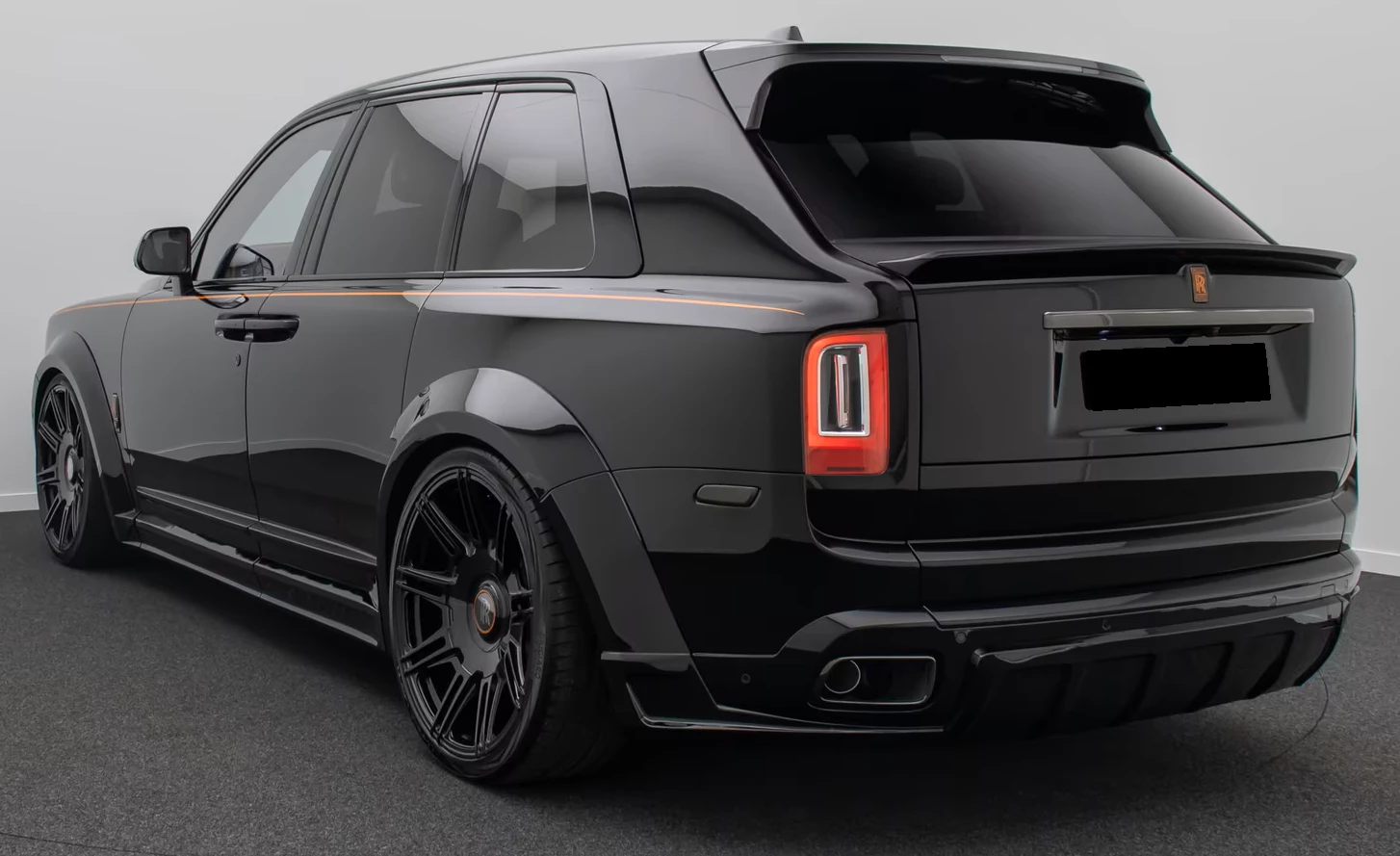 Rolls-Royce Cullinan BLACK BADGE* NOVITEC* DISTR* 360 CAM* KEYLESS* , снимка 4 - Автомобили и джипове - 55796360