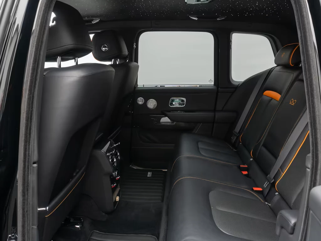 Rolls-Royce Cullinan BLACK BADGE* NOVITEC* DISTR* 360 CAM* KEYLESS* , снимка 14 - Автомобили и джипове - 55796360