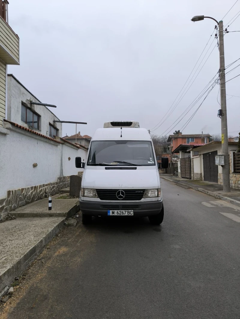 Mercedes-Benz Sprinter 212 Хладилен, снимка 2 - Бусове и автобуси - 48959240