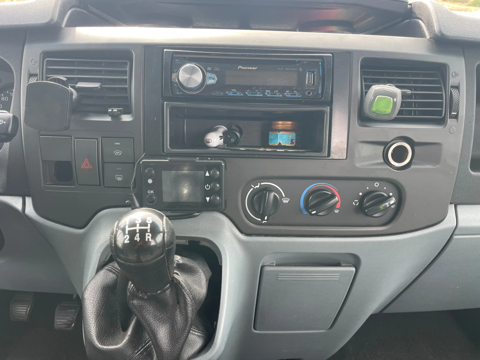 Ford Transit 2.2TDCI-110кс= 9МЕСТА= 6СКОРОСТИ= КЛИМАТИК - изображение 9