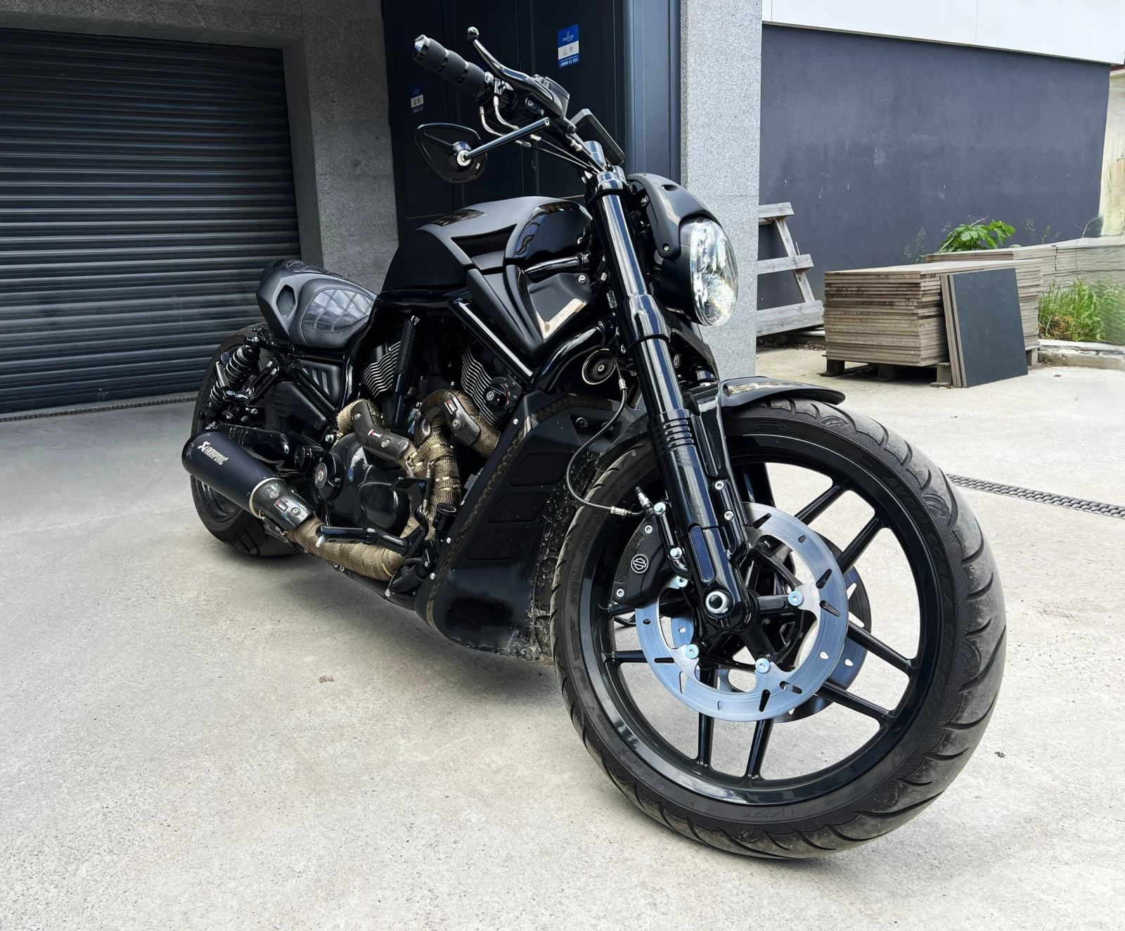 Harley-Davidson V-Rod / NIGHT ROD / CUSTOM/ 300 / AKRAPOVIC / CAR PLAY, снимка 3 - Мотоциклети и мототехника - 54711286