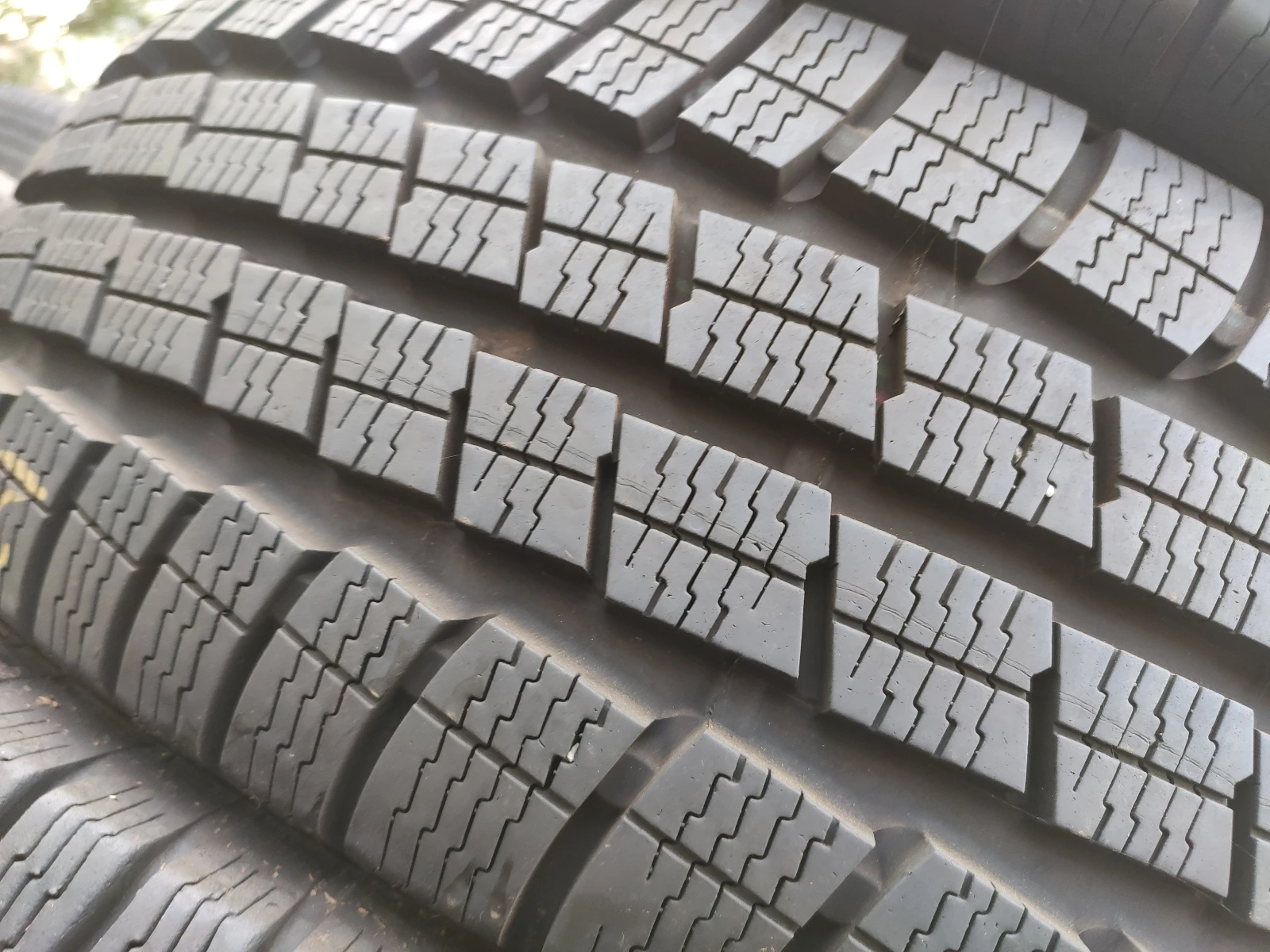 Гуми Зимни 215/65R16