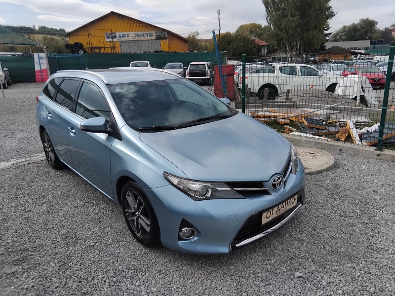 Toyota Auris 2.0D-4D, снимка 2 - Автомобили и джипове - 47459351