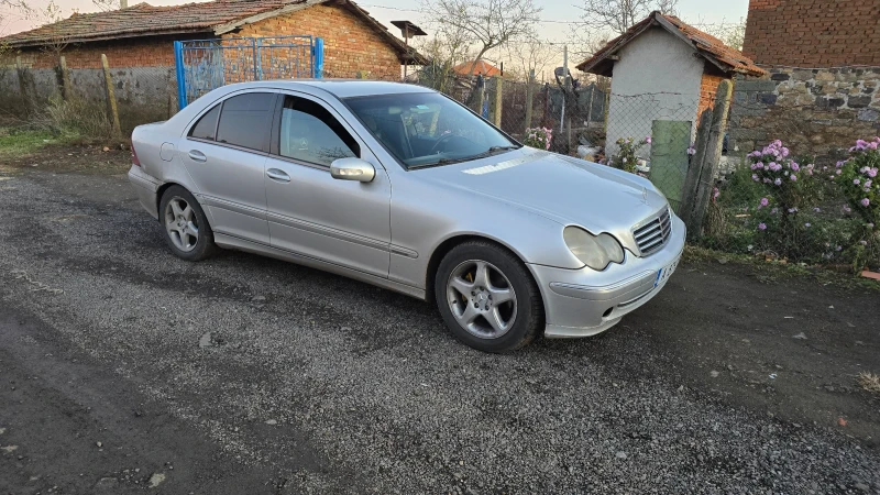 Mercedes-Benz C 220, снимка 3 - Автомобили и джипове - 48104836