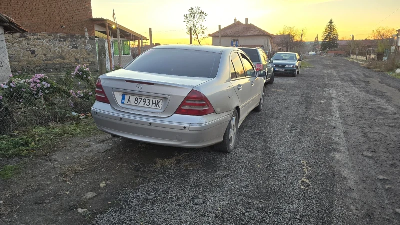 Mercedes-Benz C 220, снимка 1 - Автомобили и джипове - 48104836