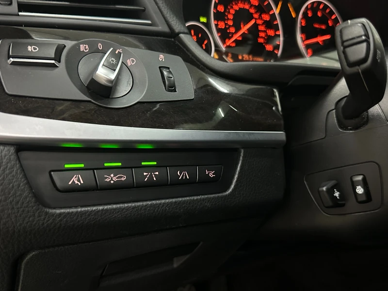 BMW 535 * XI* 165 000км* DISTR* NIGHT VIS* LANE ASSI* ОБДУ, снимка 11 - Автомобили и джипове - 49577204