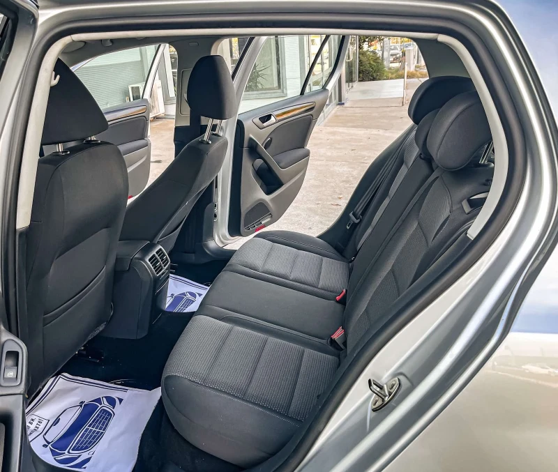 VW Golf 1.6 тди, снимка 11 - Автомобили и джипове - 52287524