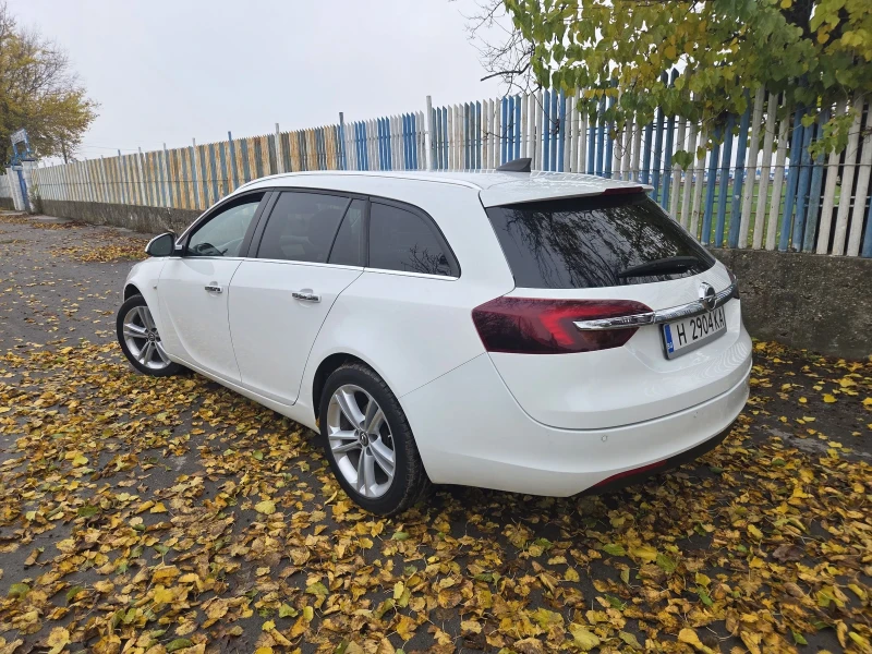 Opel Insignia Sports Tourer, снимка 2 - Автомобили и джипове - 52352873