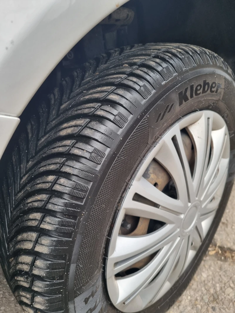 Skoda Fabia Газ Бензин - Фабрична, снимка 6 - Автомобили и джипове - 53599346