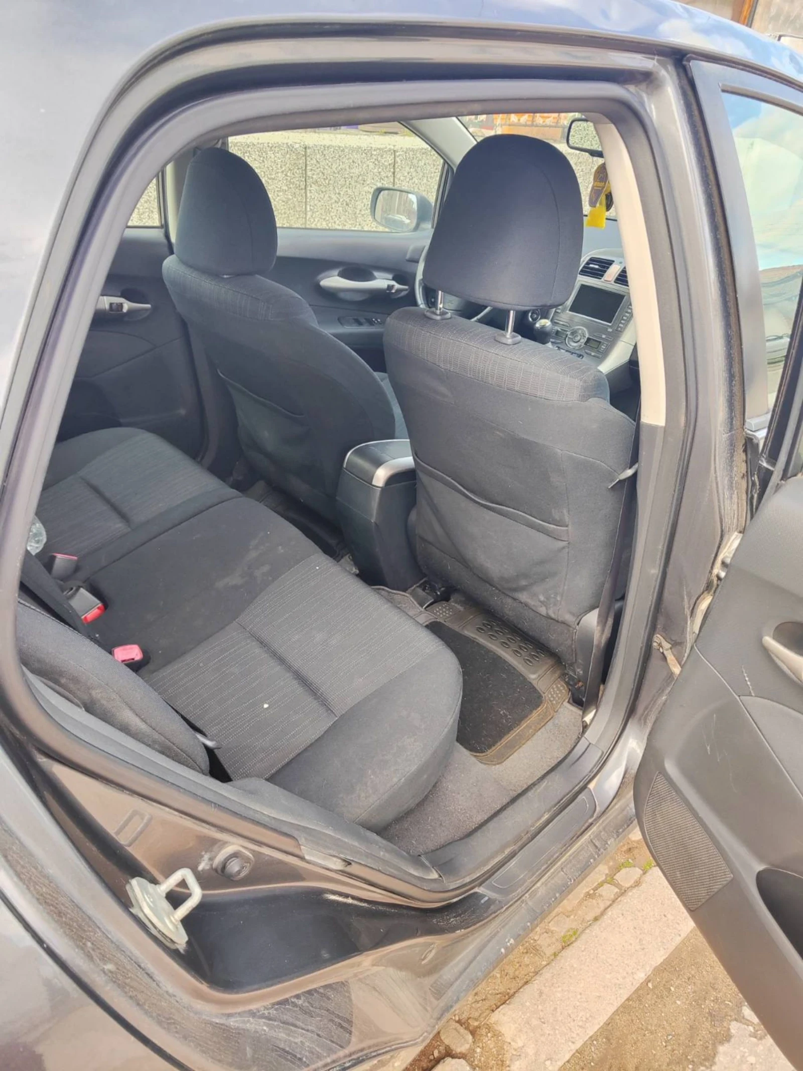 Toyota Auris 1.6 - изображение 8