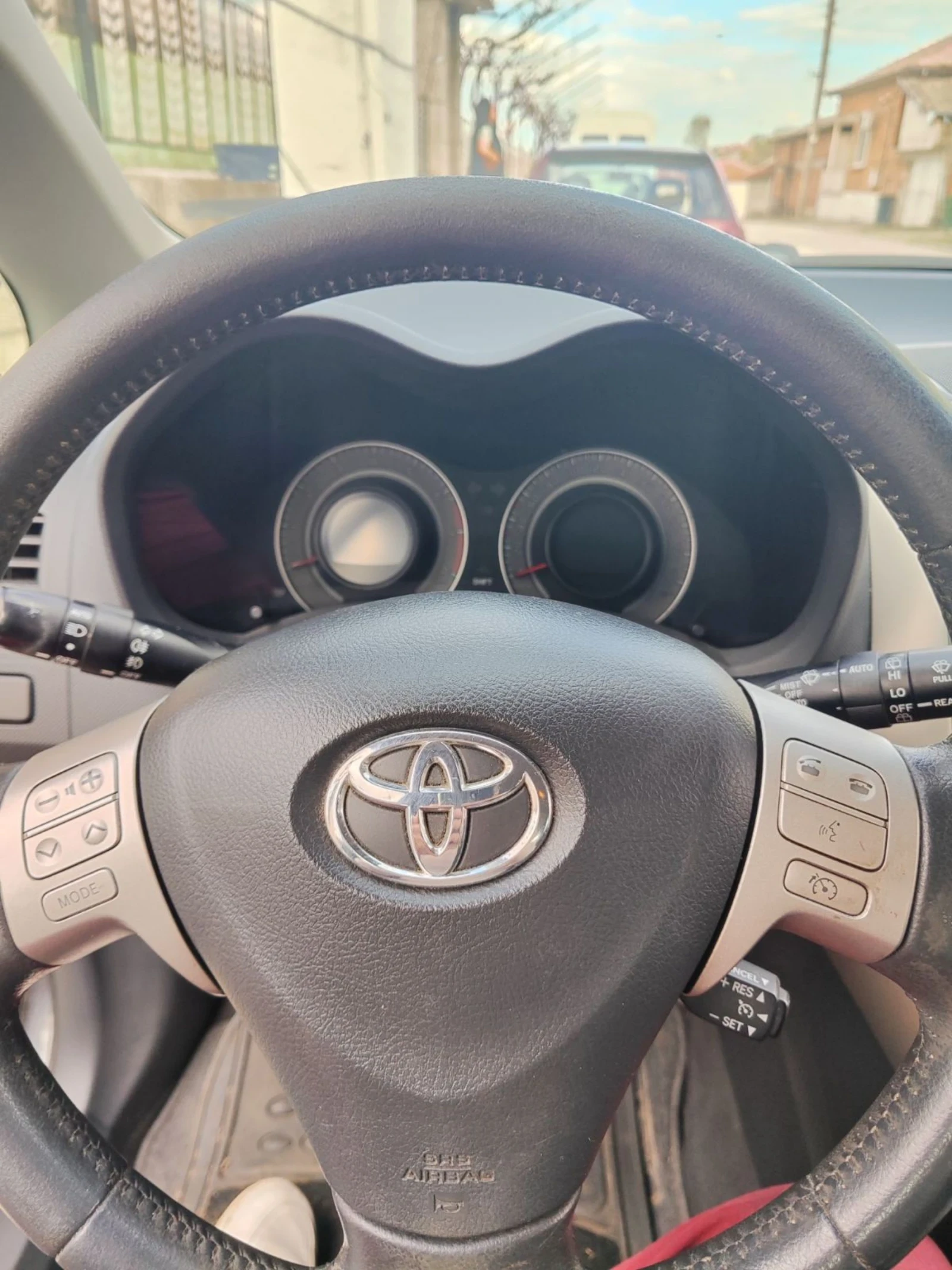 Toyota Auris 1.6 - изображение 4