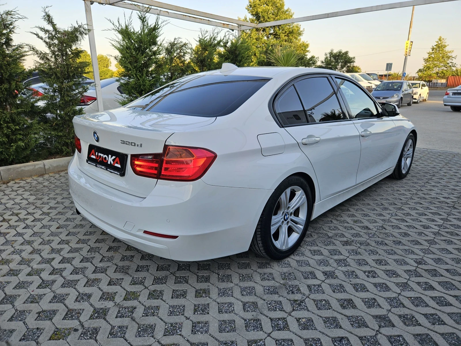 BMW 320 2.0D-163кс= 6СКОРОСТИ= LED= NAVI= ПОДГРЕВ= LUXURY - изображение 3