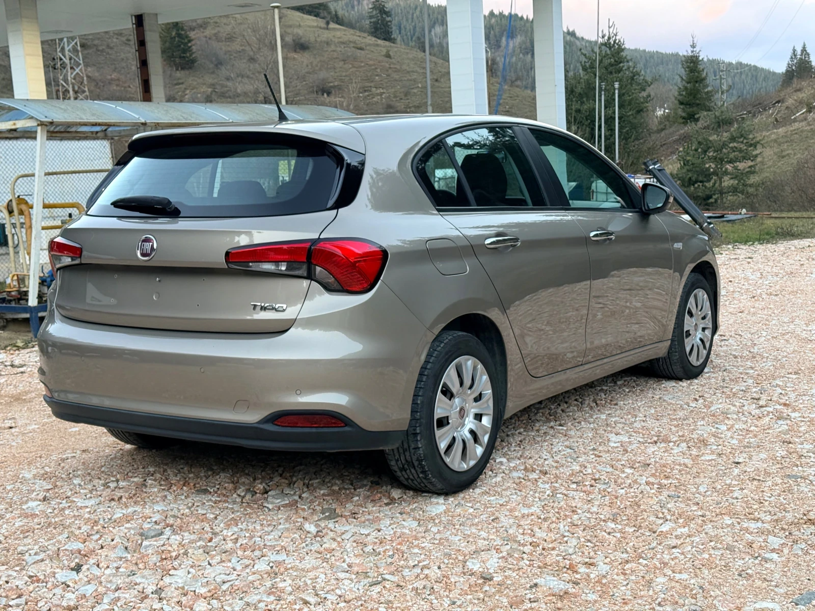 Fiat Tipo 1.3Mjt* EURO6* РЕАЛНИ КМ* 2КЛЮЧА* 2017г.  - изображение 3