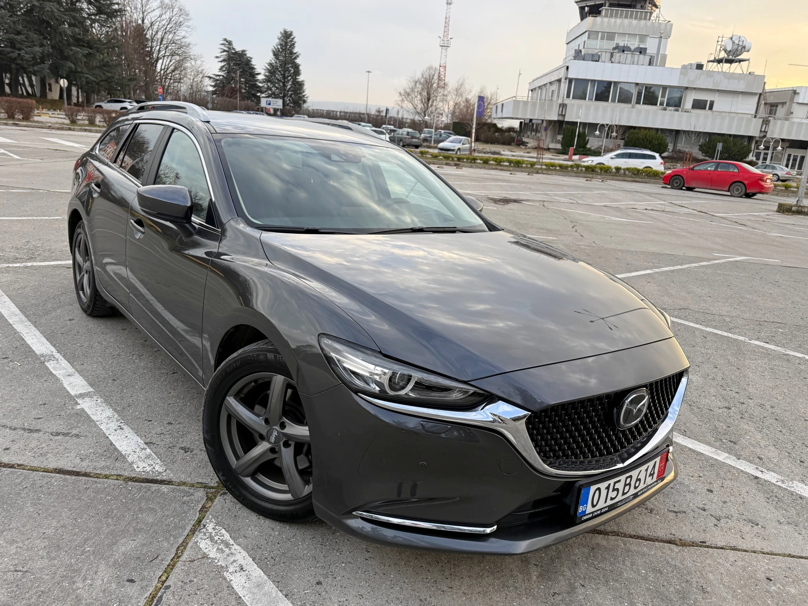 Mazda 6 2.2/83000km/Distronic/HeadUp/LaneAssist/Xenon/Led/ - изображение 2