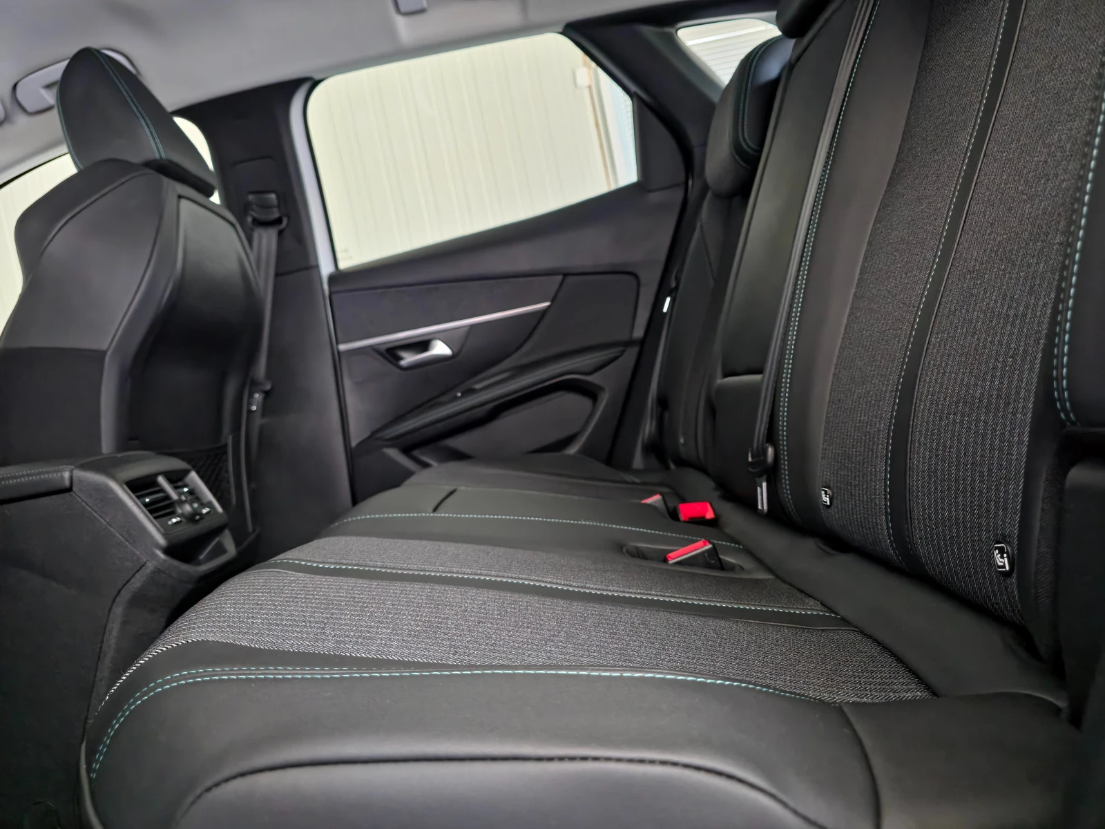 Peugeot 3008 PLUG-IN-HYBRID 225 ALLURE | Mobile.bg � ����������� 11