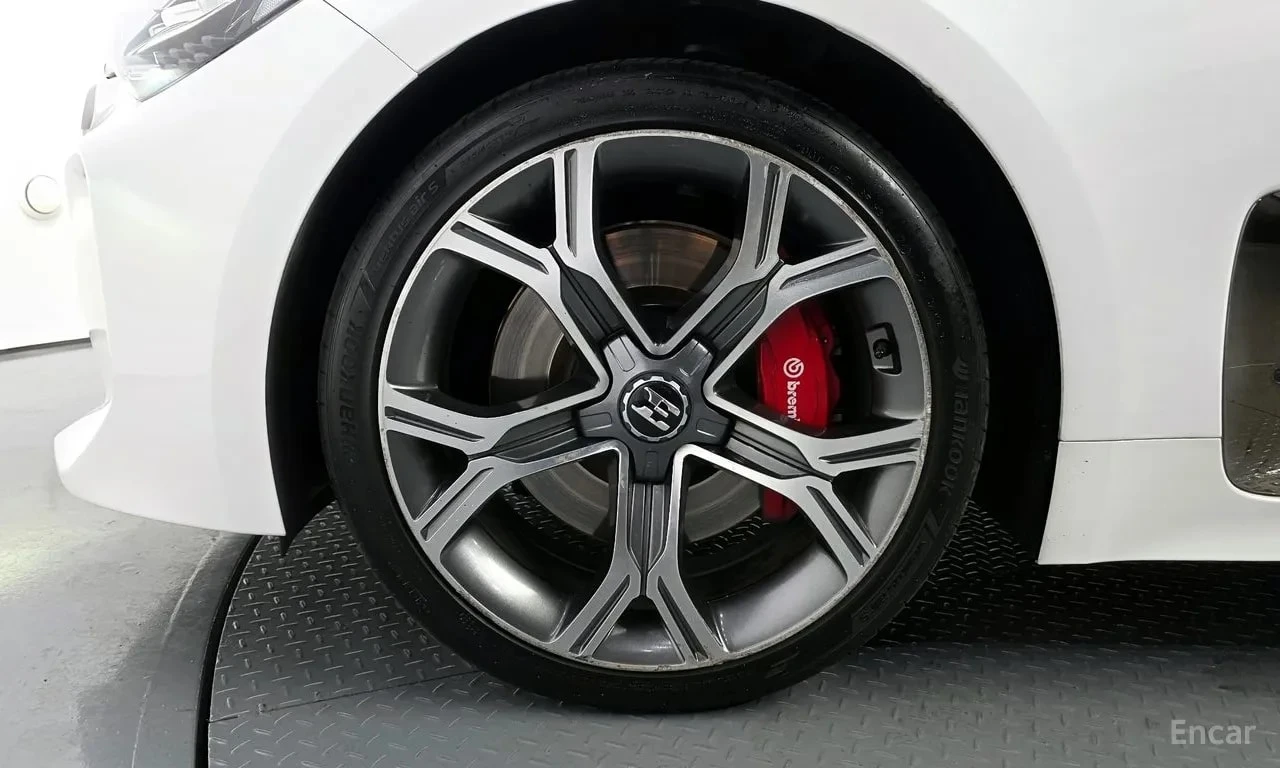 Kia Stinger * 2.0 Turbo AWD * БЕЗ ПЪРВОНАЧАЛНА ВНОСКА, снимка 5 - Автомобили и джипове - 55834123