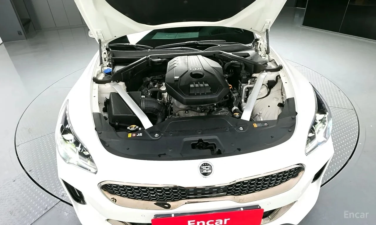 Kia Stinger * 2.0 Turbo AWD * БЕЗ ПЪРВОНАЧАЛНА ВНОСКА, снимка 6 - Автомобили и джипове - 55834123
