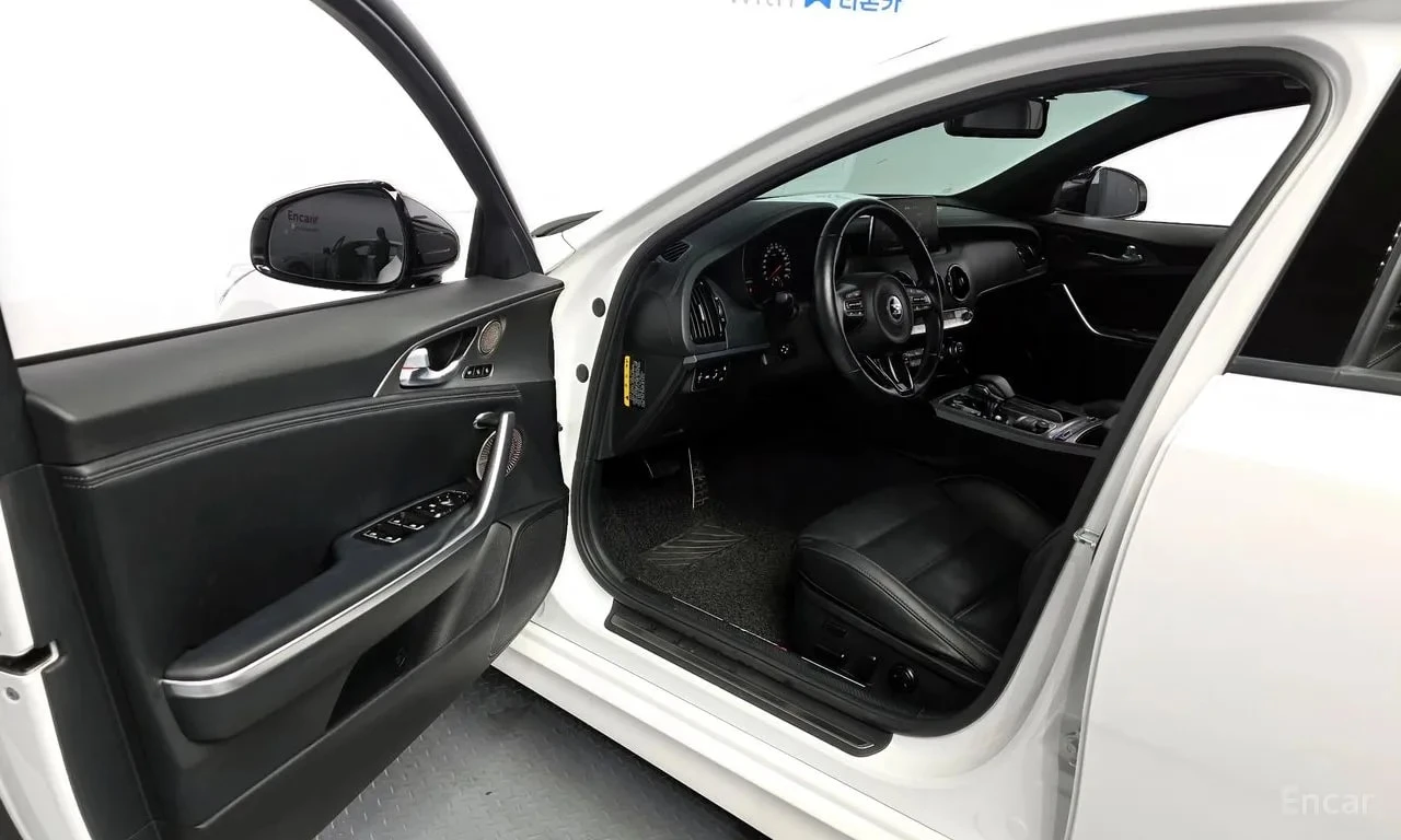 Kia Stinger * 2.0 Turbo AWD * БЕЗ ПЪРВОНАЧАЛНА ВНОСКА, снимка 10 - Автомобили и джипове - 55834123
