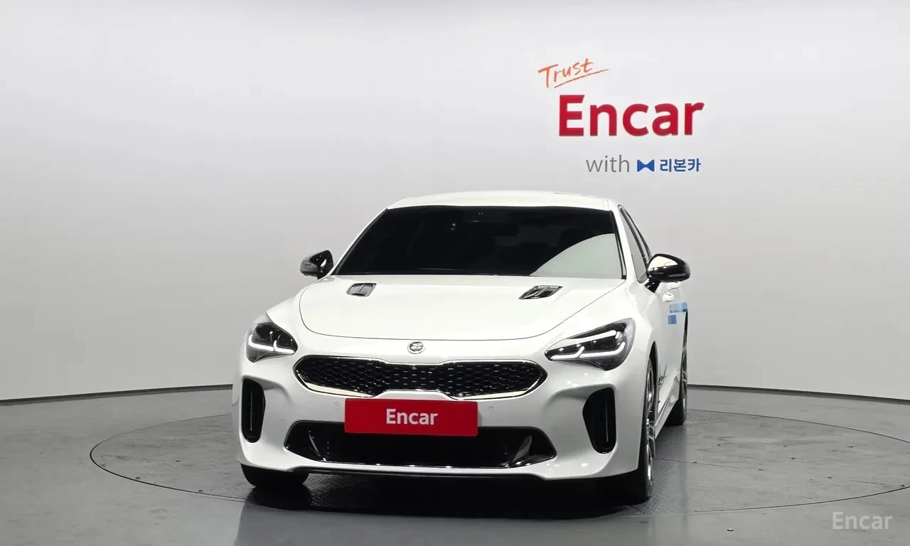 Kia Stinger * 2.0 Turbo AWD * БЕЗ ПЪРВОНАЧАЛНА ВНОСКА, снимка 3 - Автомобили и джипове - 55834123